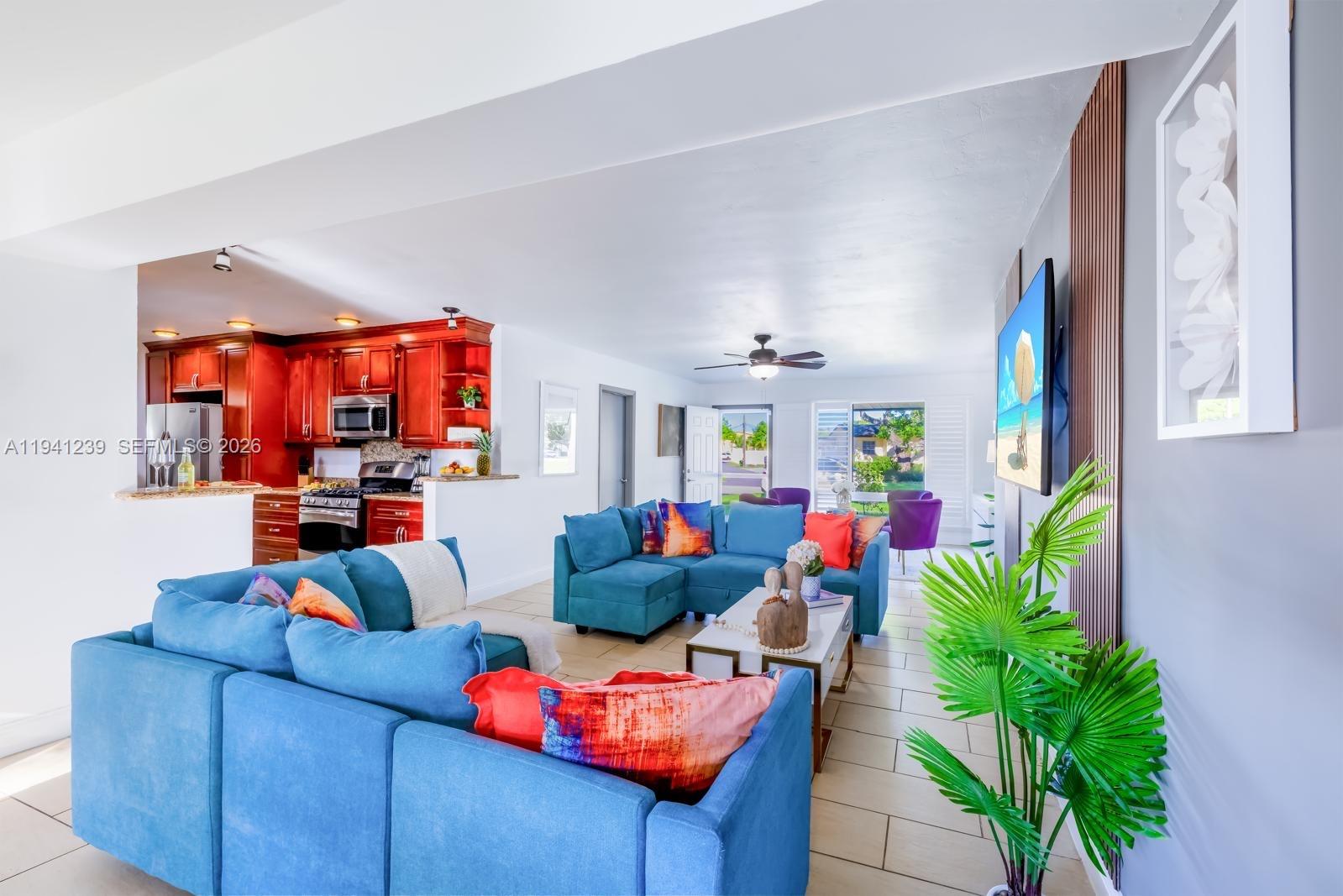 312 N Luna Ct Hollywood, FL 33021