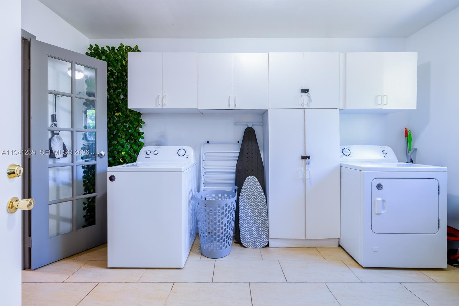 312 N Luna Ct Hollywood, FL 33021