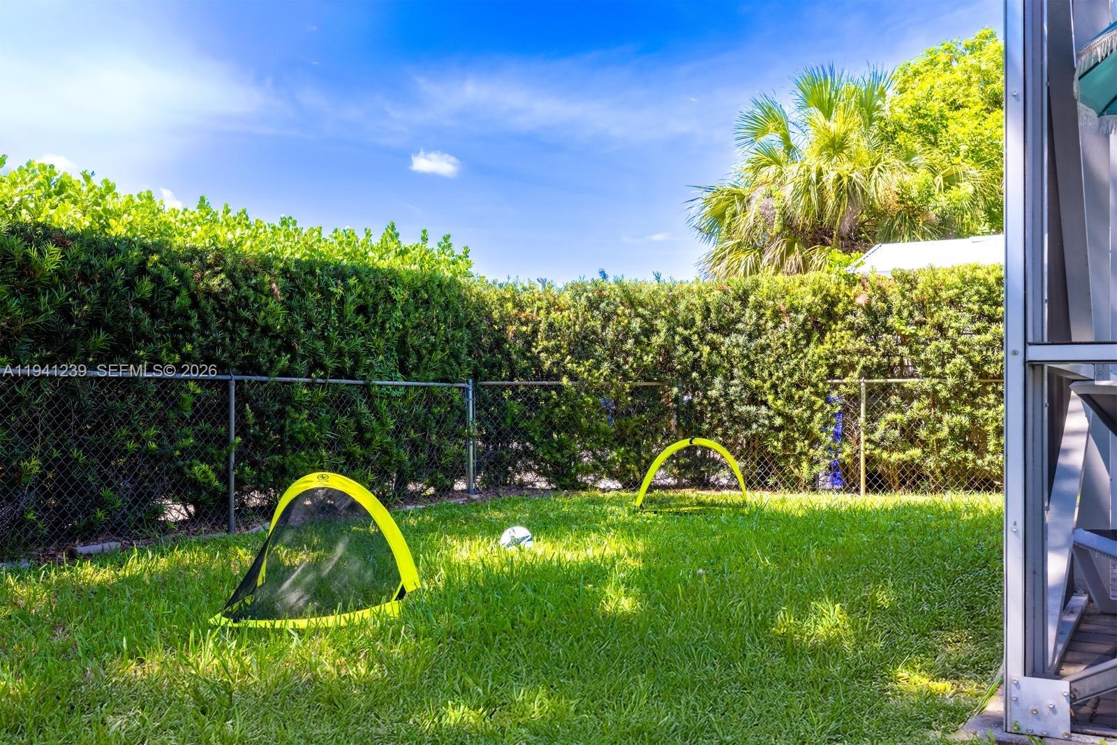 312 N Luna Ct Hollywood, FL 33021