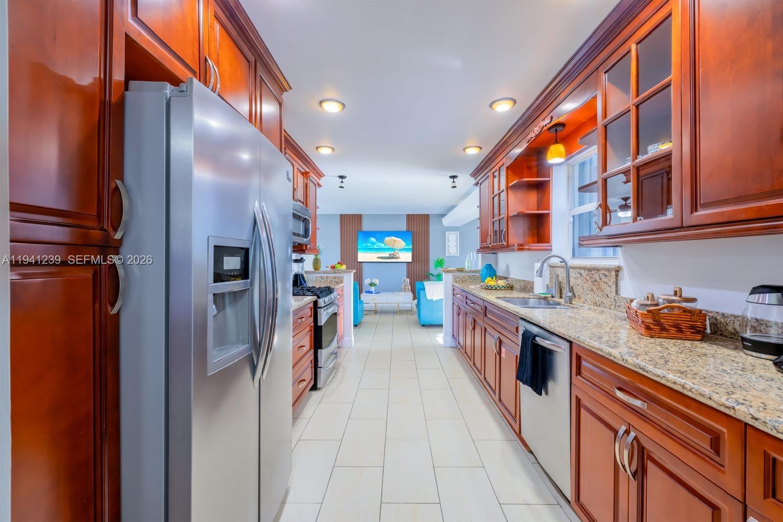 312 N Luna Ct Hollywood, FL 33021