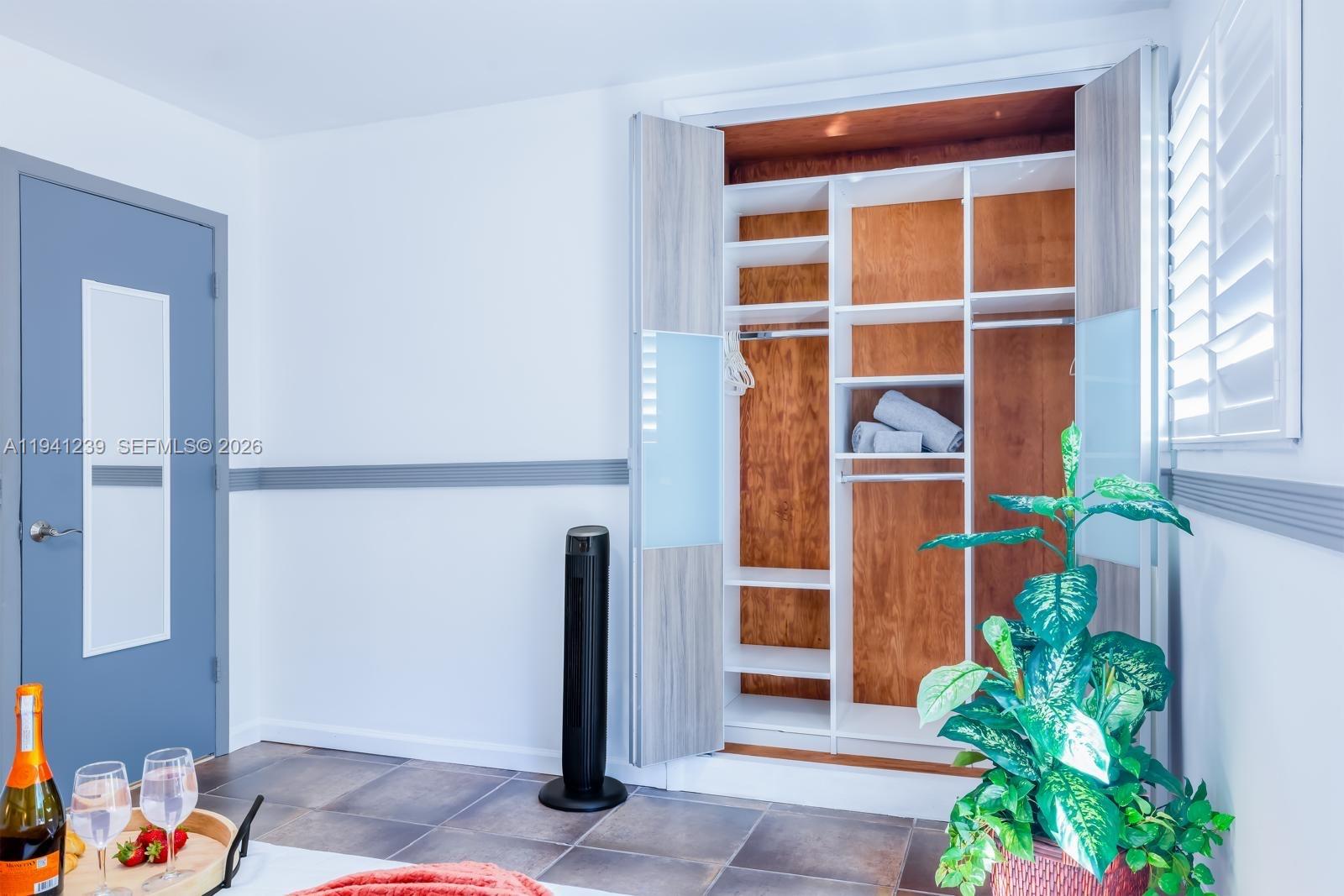 312 N Luna Ct Hollywood, FL 33021