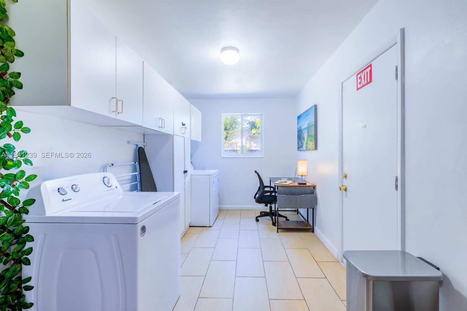 312 N Luna Ct Hollywood, FL 33021