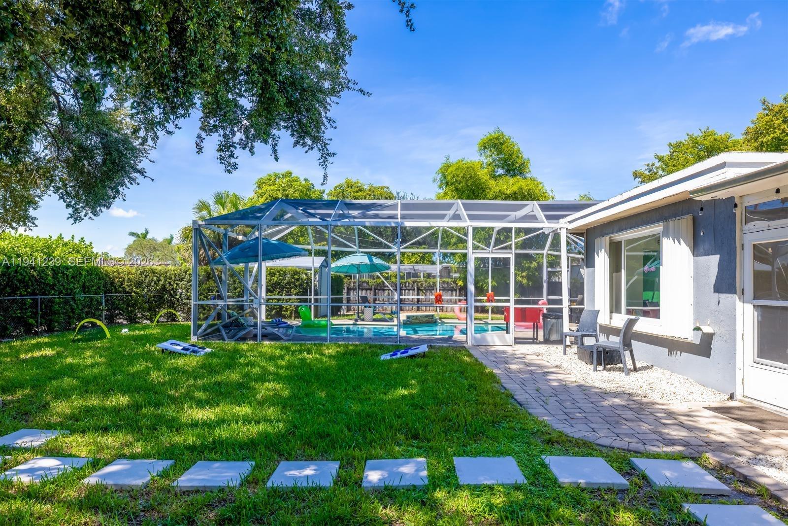 312 N Luna Ct Hollywood, FL 33021