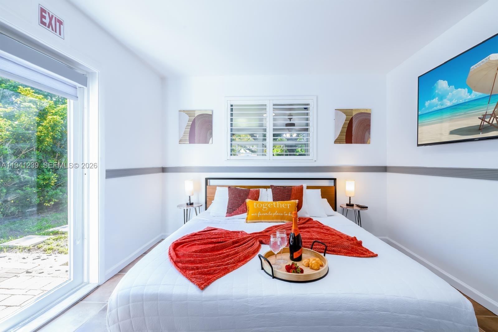 312 N Luna Ct Hollywood, FL 33021