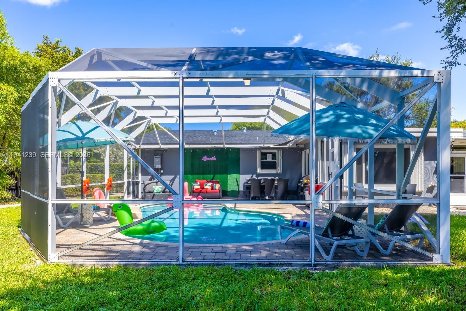 312 N Luna Ct Hollywood, FL 33021