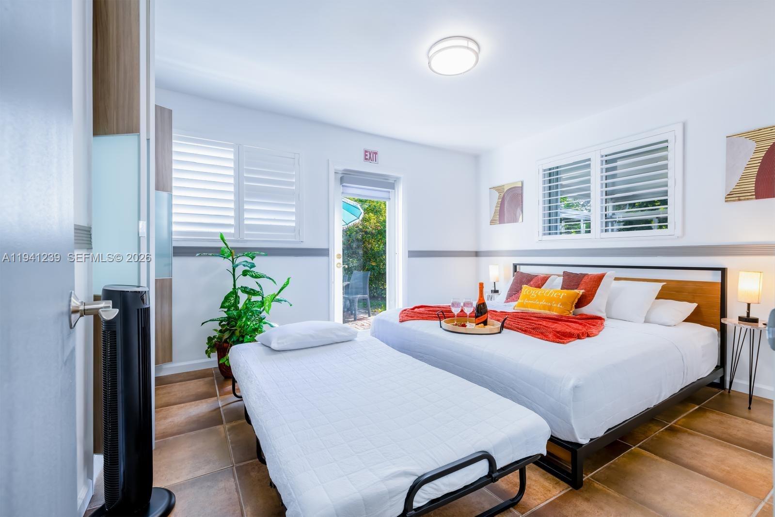 312 N Luna Ct Hollywood, FL 33021