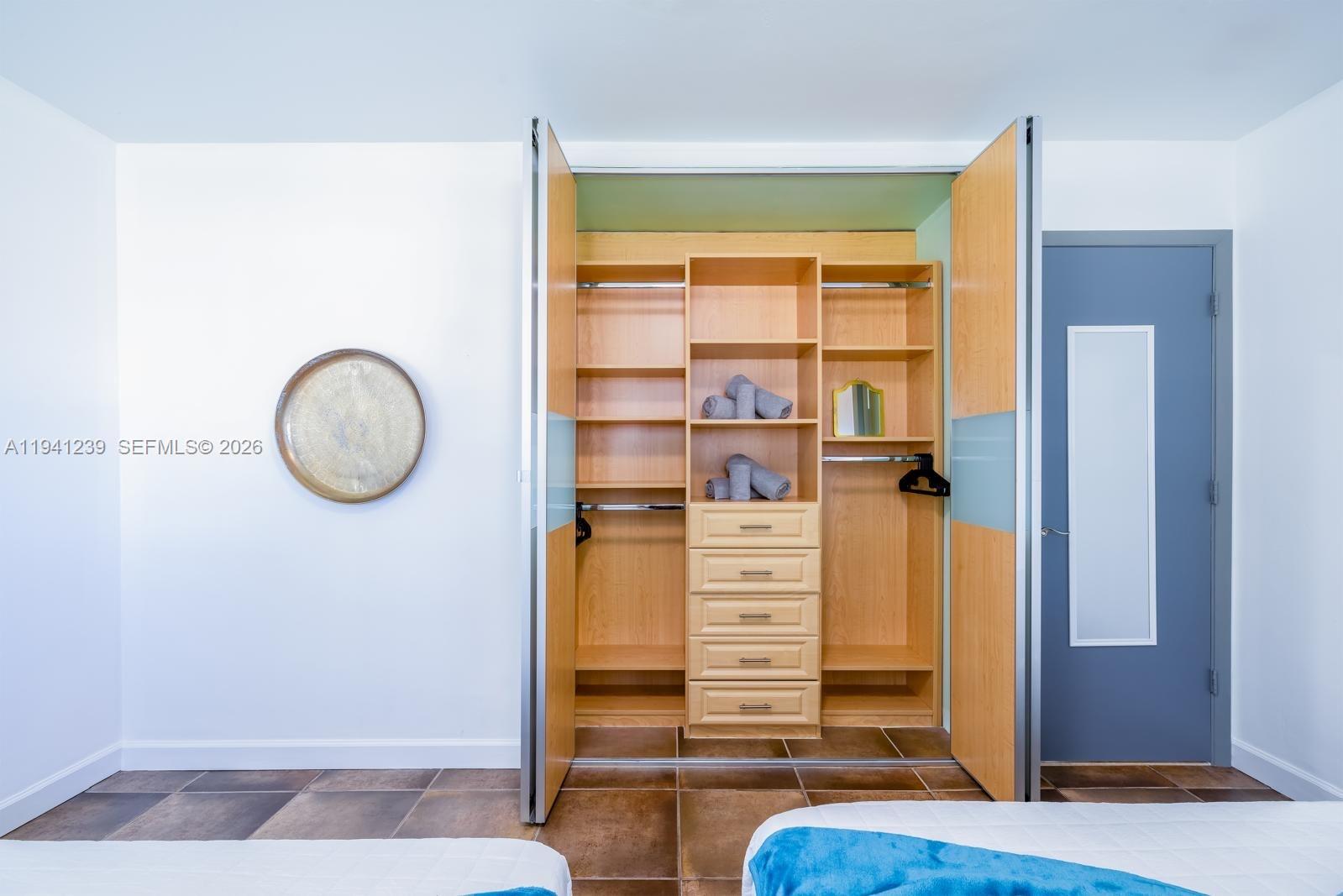 312 N Luna Ct Hollywood, FL 33021