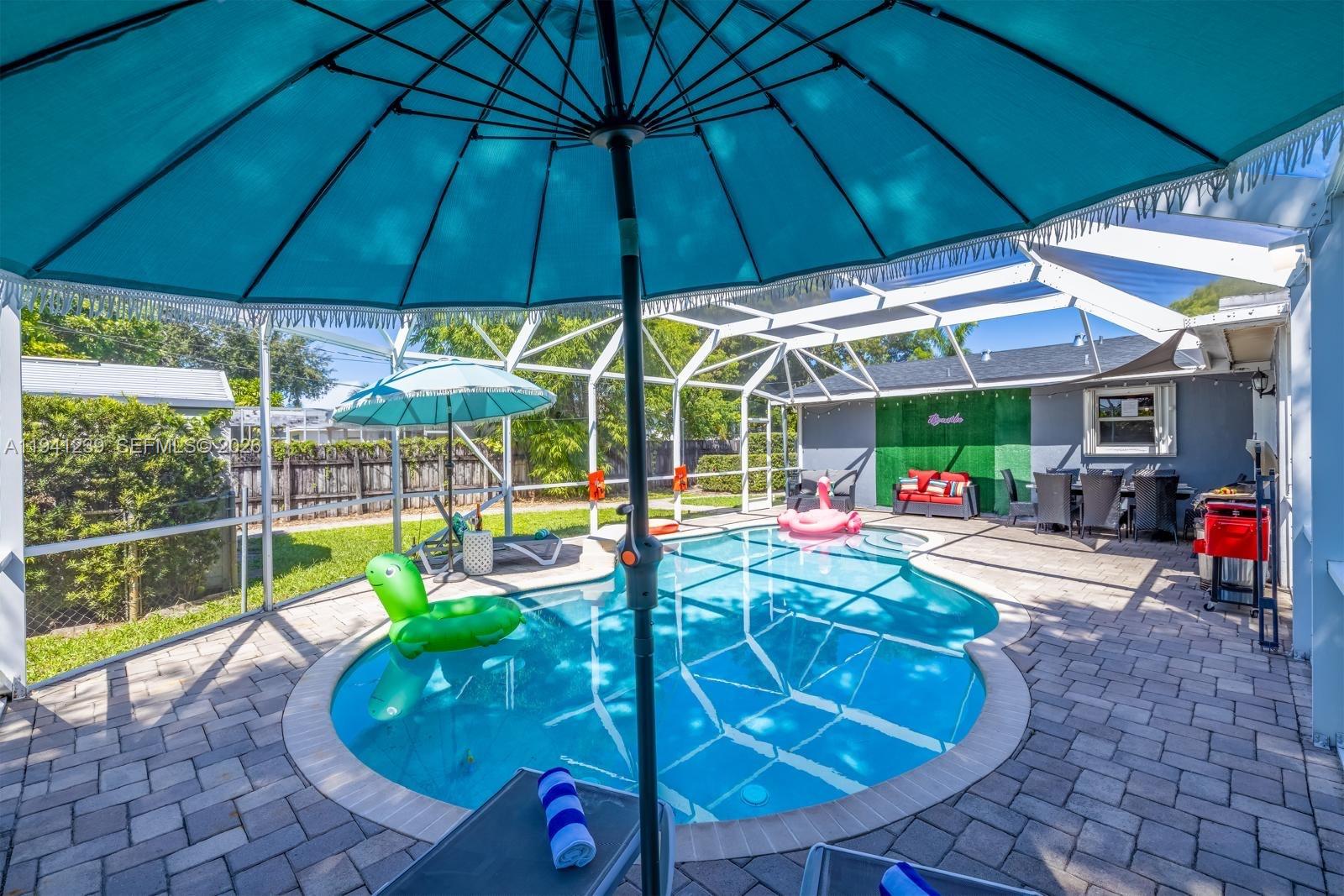 312 N Luna Ct Hollywood, FL 33021