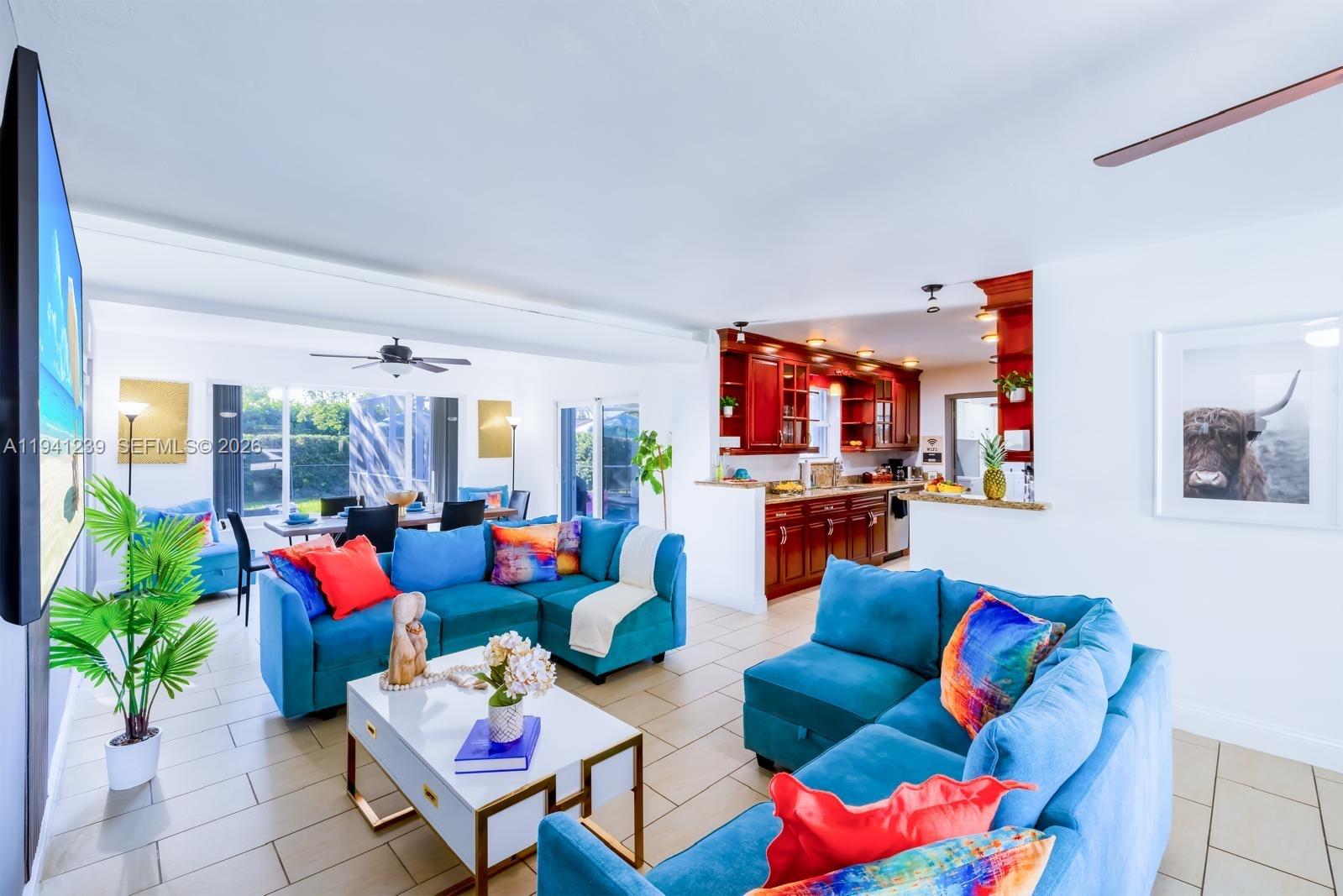 312 N Luna Ct Hollywood, FL 33021