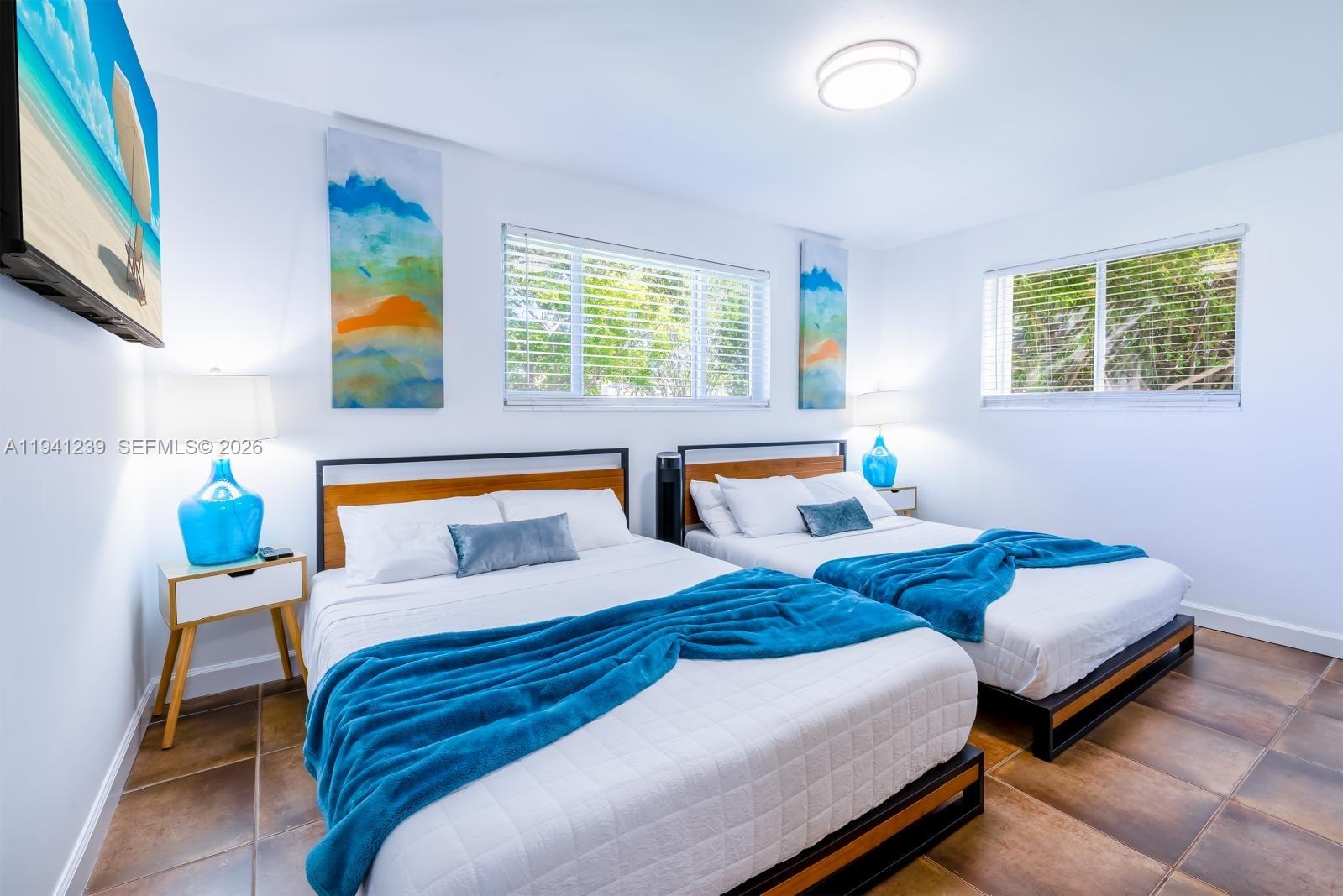 312 N Luna Ct Hollywood, FL 33021