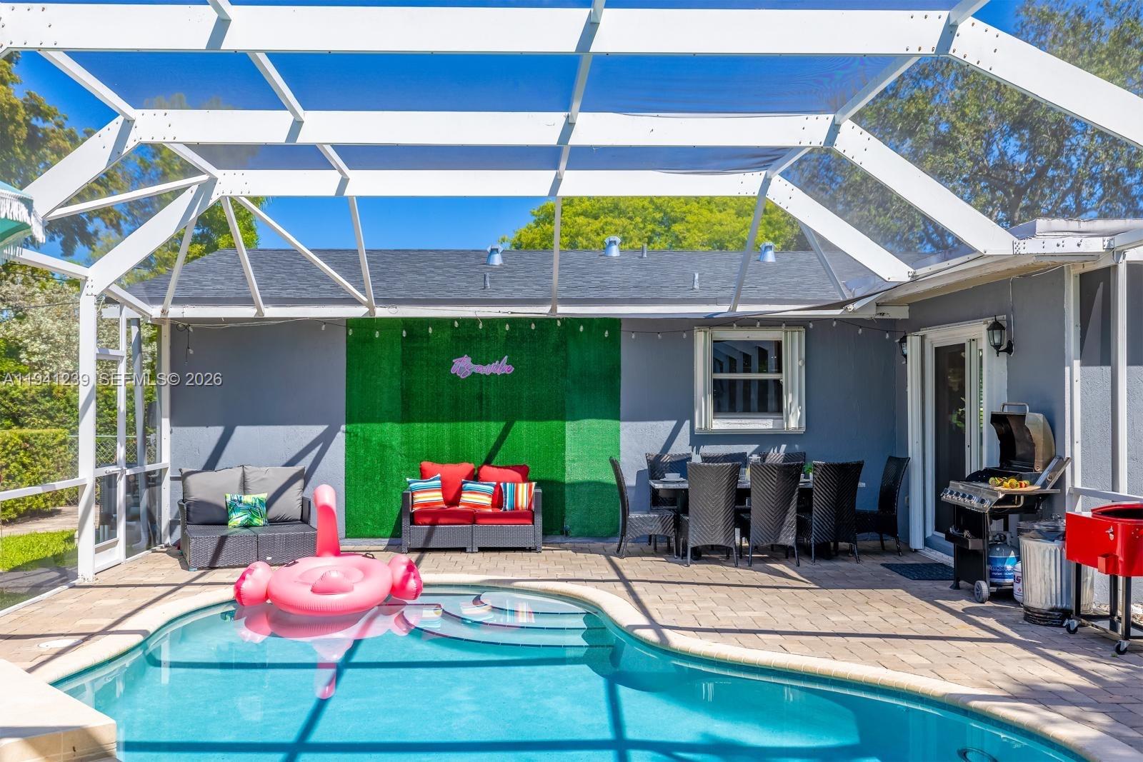 312 N Luna Ct Hollywood, FL 33021