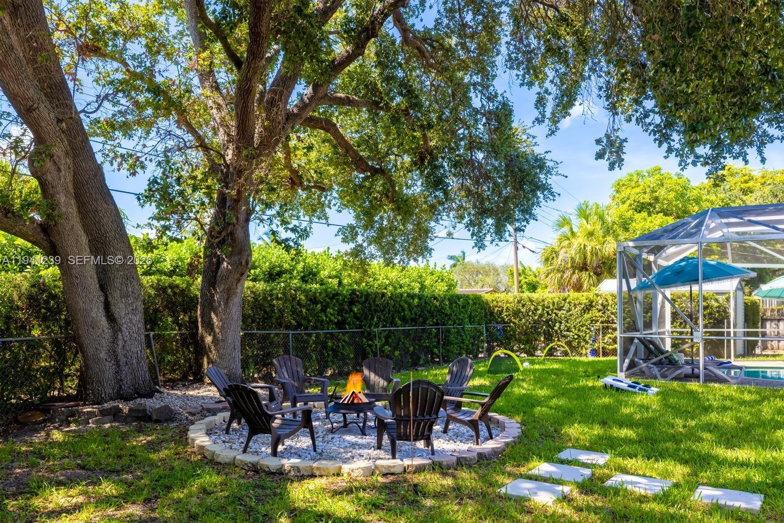 312 N Luna Ct Hollywood, FL 33021