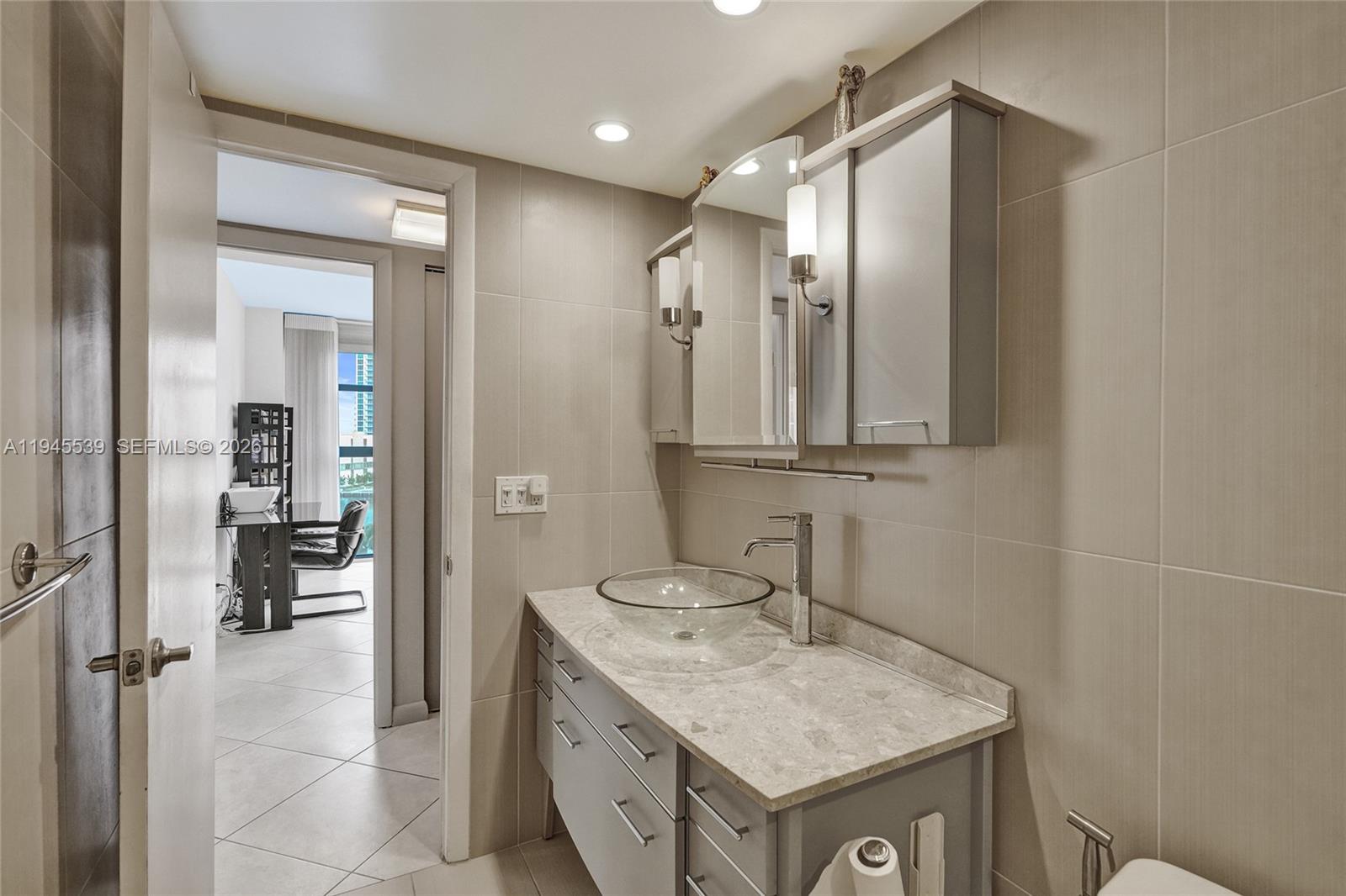 400 Leslie Dr #710 Hallandale Beach, FL 33009