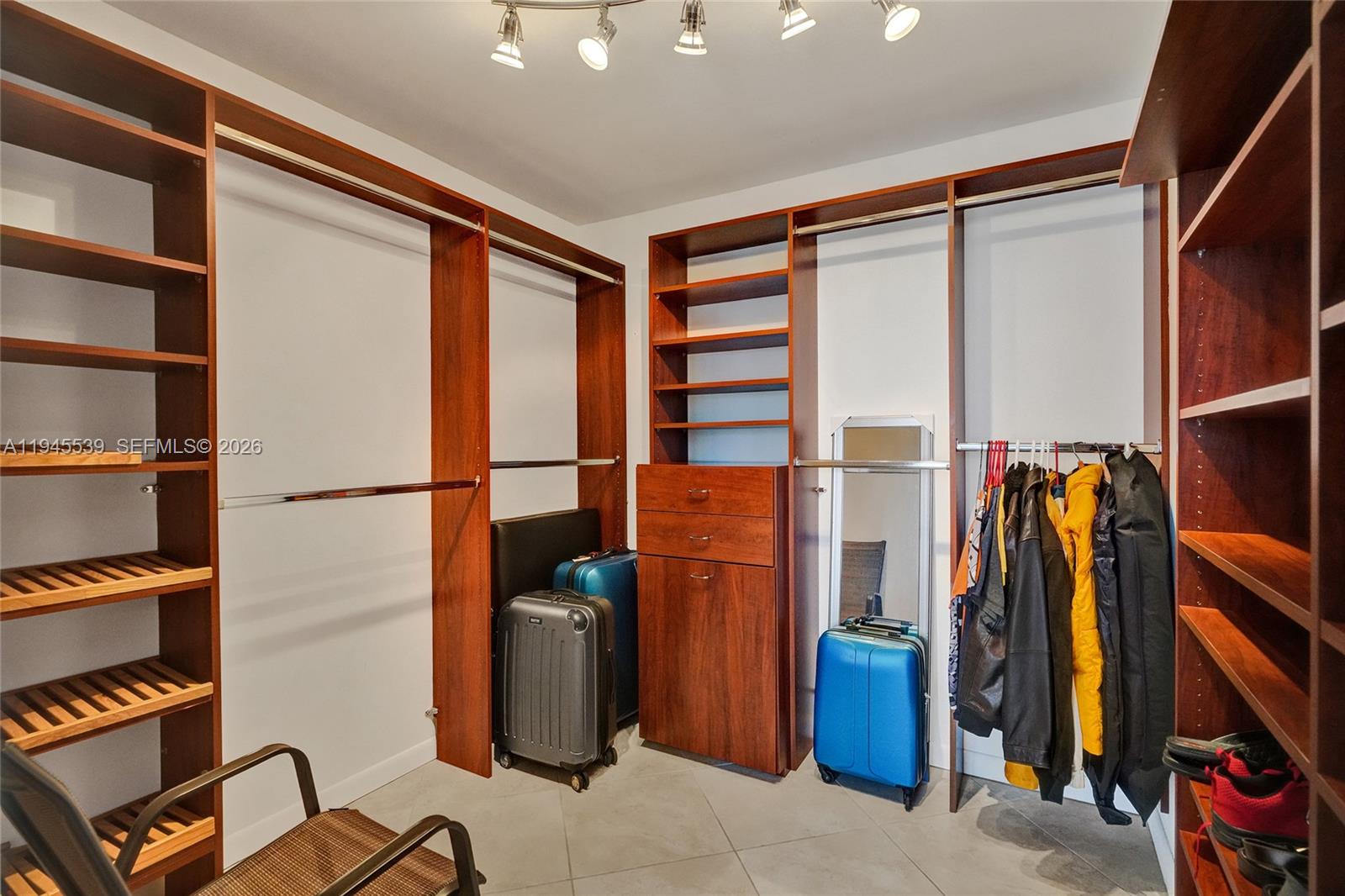 400 Leslie Dr #710 Hallandale Beach, FL 33009