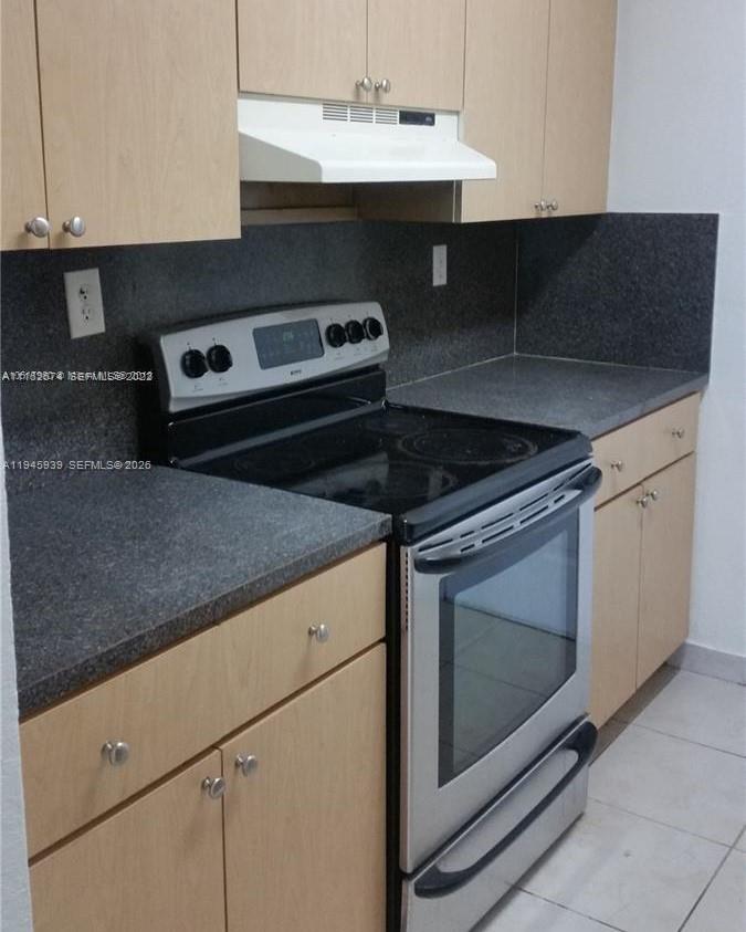 981 NE 169th St #112 North Miami Beach, FL 33162