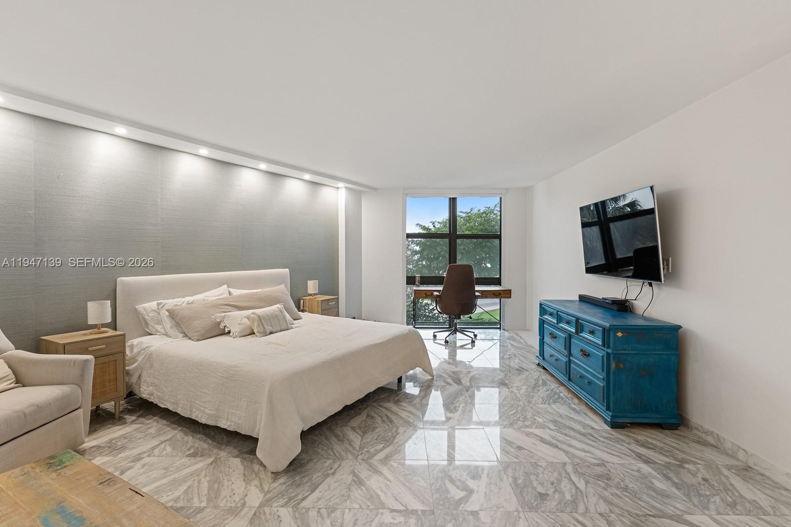 1121 Crandon Blvd #E201 Key Biscayne, FL 33149