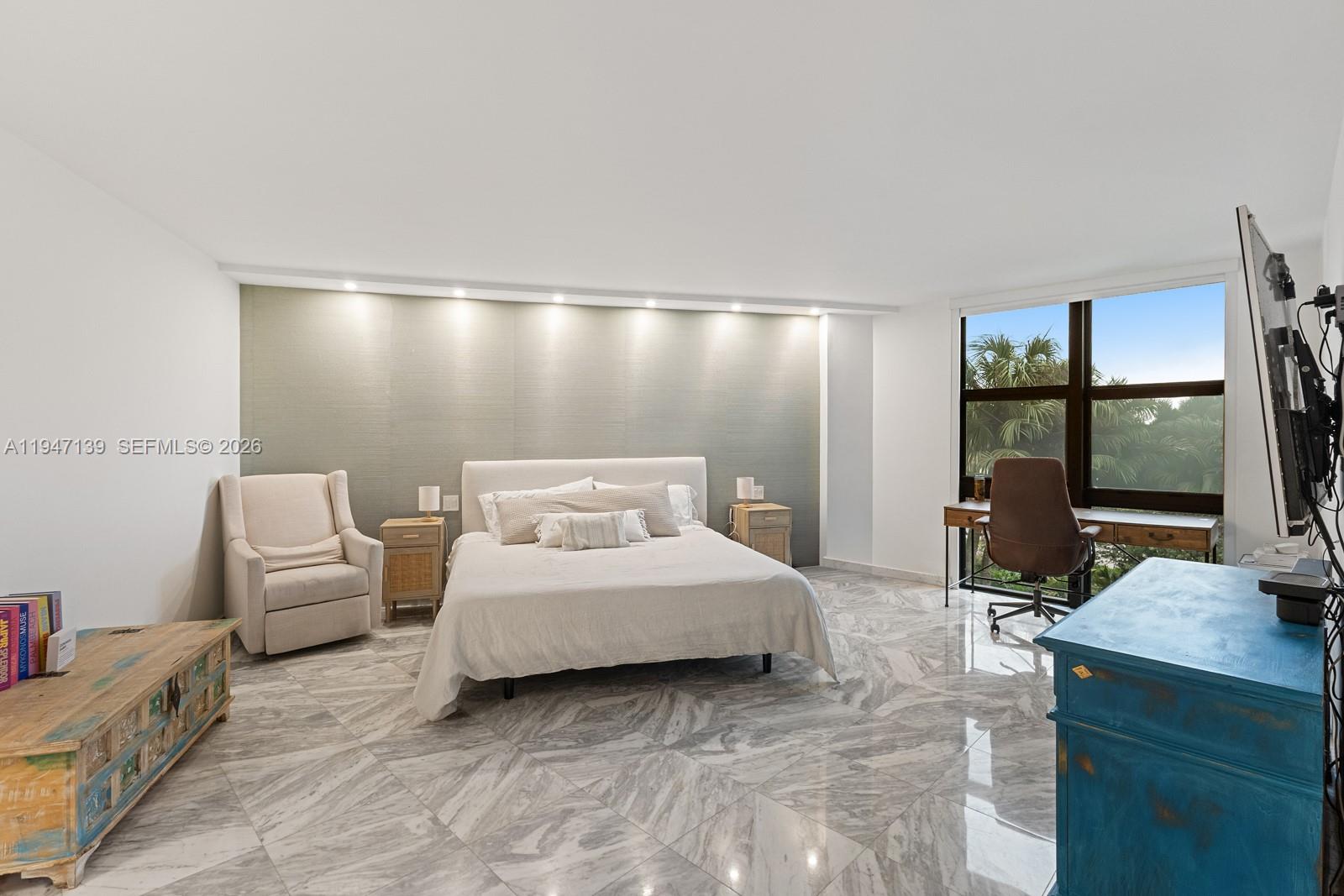 1121 Crandon Blvd #E201 Key Biscayne, FL 33149