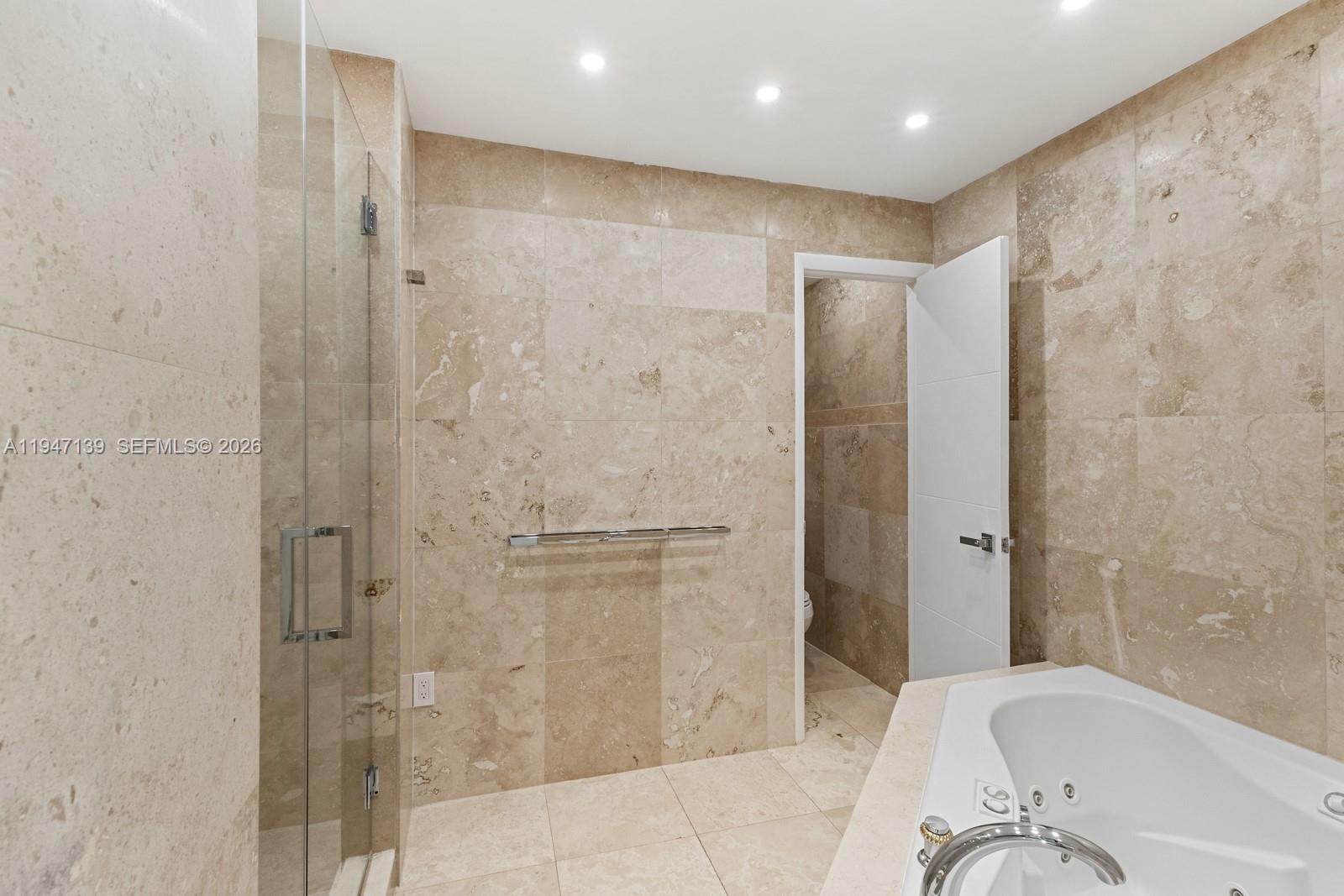 1121 Crandon Blvd #E201 Key Biscayne, FL 33149