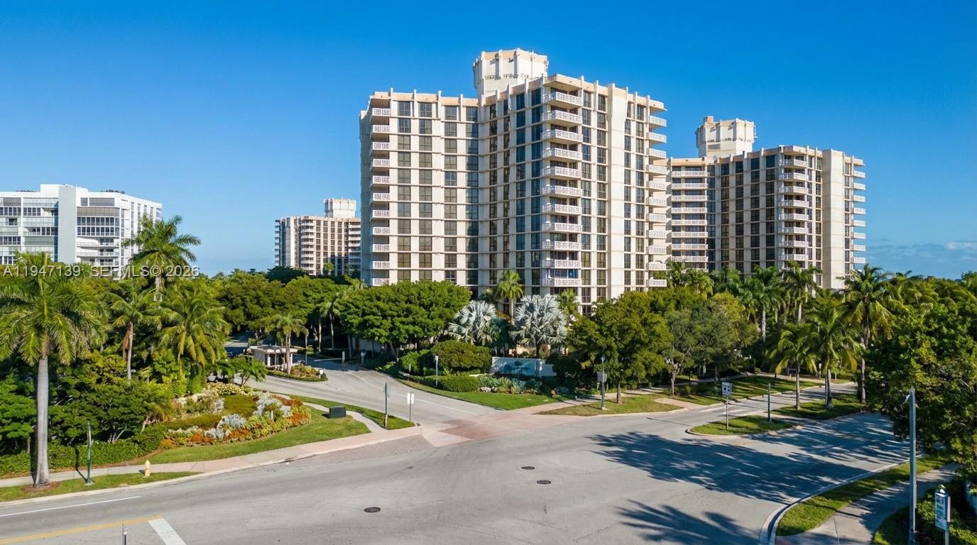 1121 Crandon Blvd #E201 Key Biscayne, FL 33149