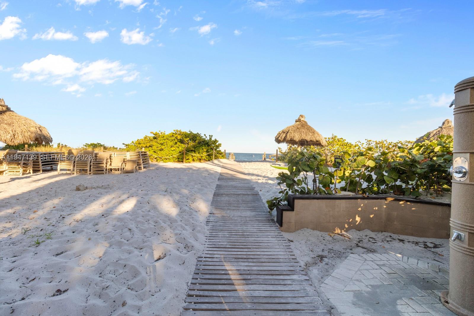 1121 Crandon Blvd #E201 Key Biscayne, FL 33149