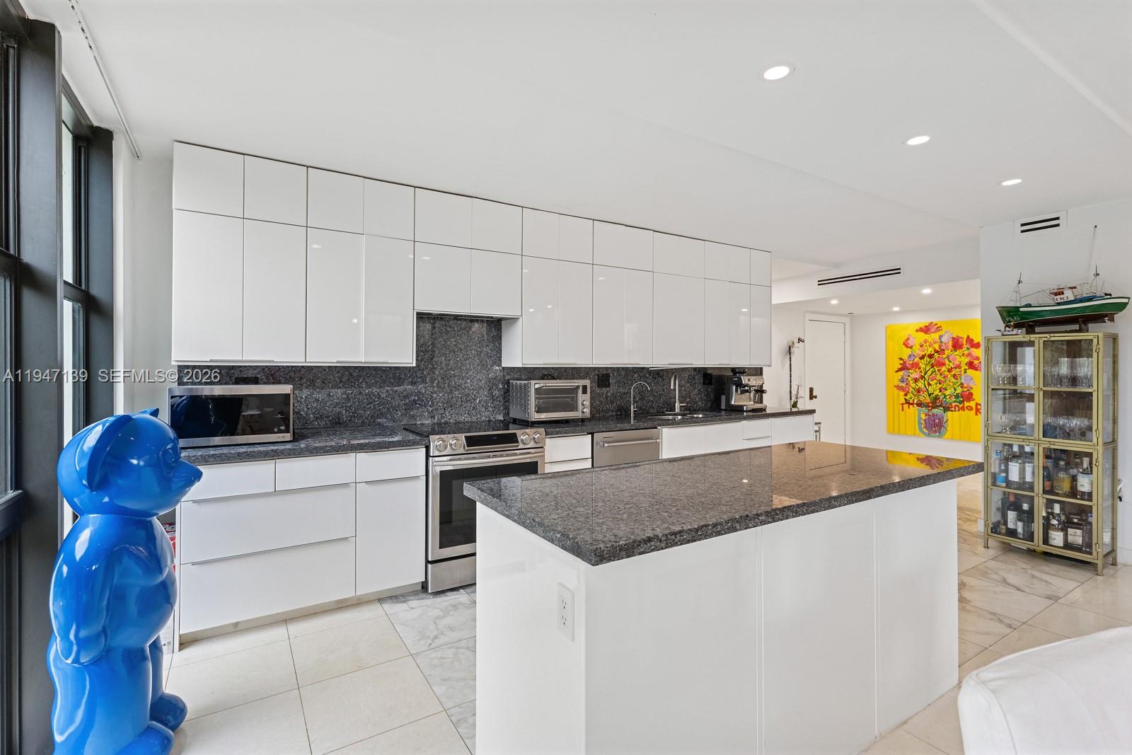 1121 Crandon Blvd #E201 Key Biscayne, FL 33149