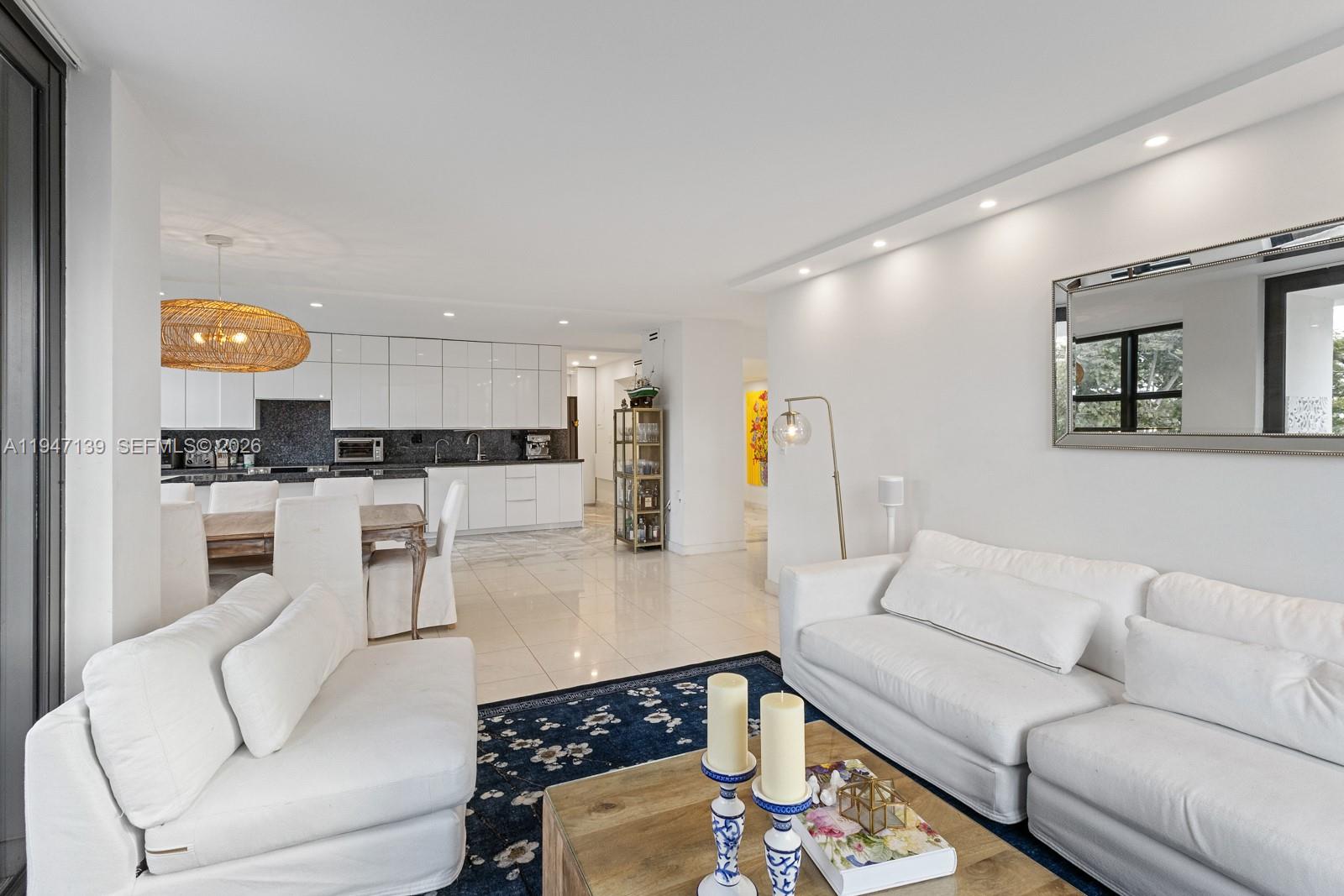 1121 Crandon Blvd #E201 Key Biscayne, FL 33149