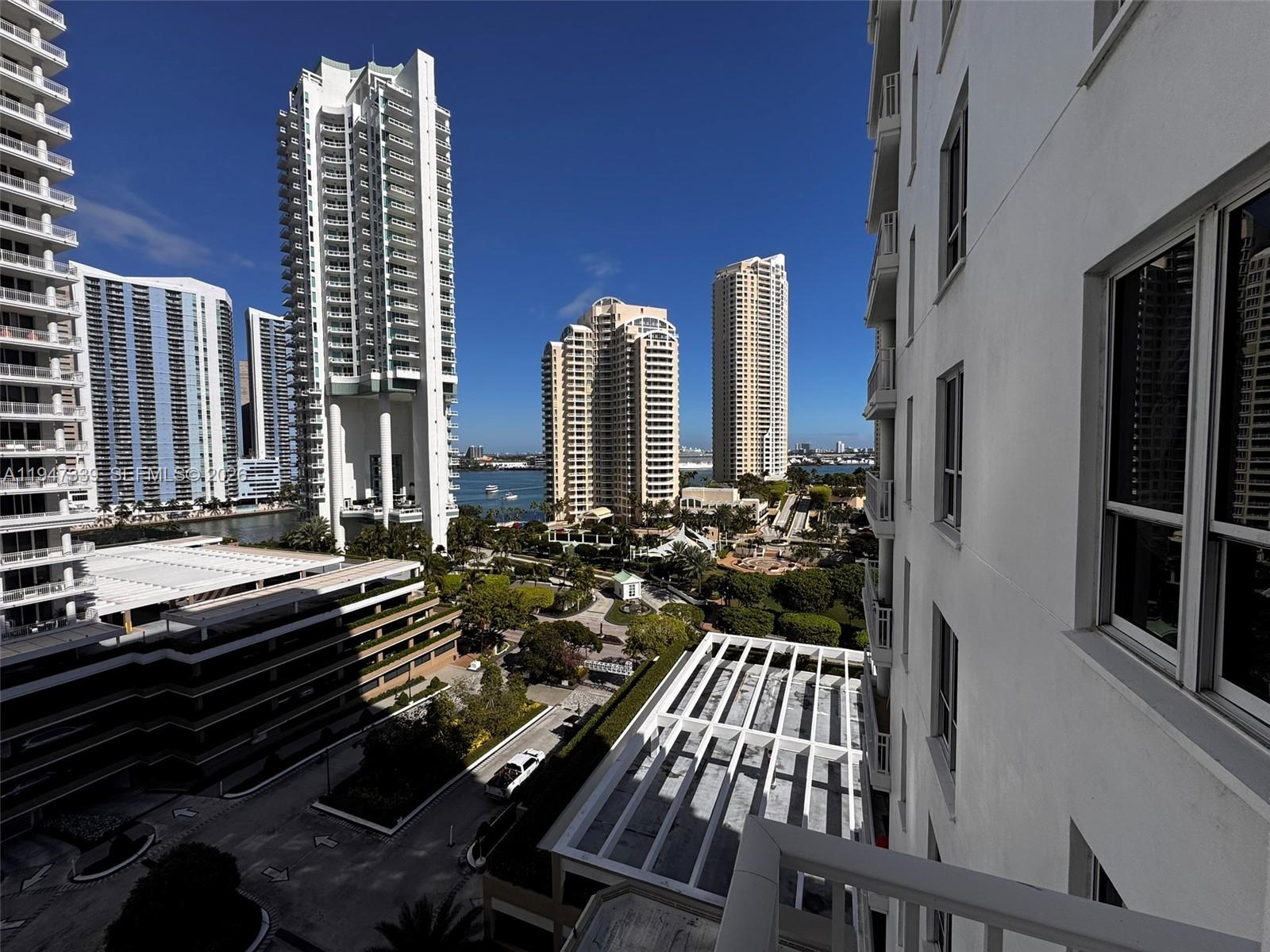 701 Brickell Key Blvd #1208