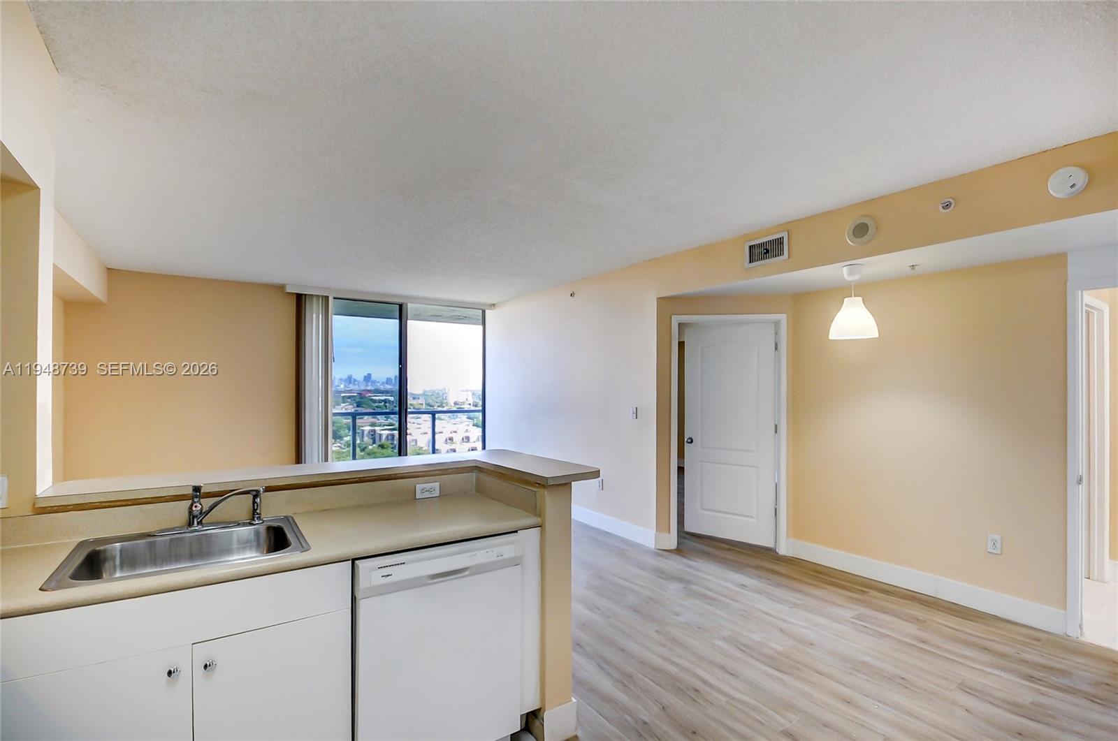 5077 NW 7th St #TS7 Miami, FL 33126