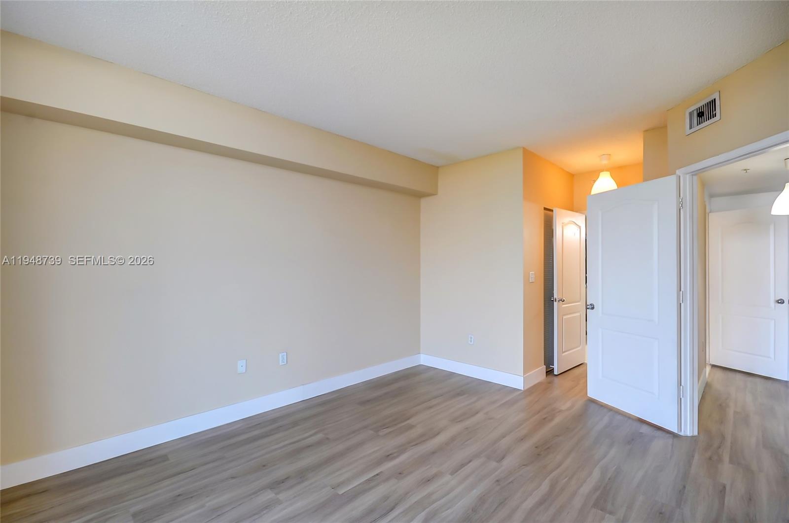 5077 NW 7th St #TS7 Miami, FL 33126