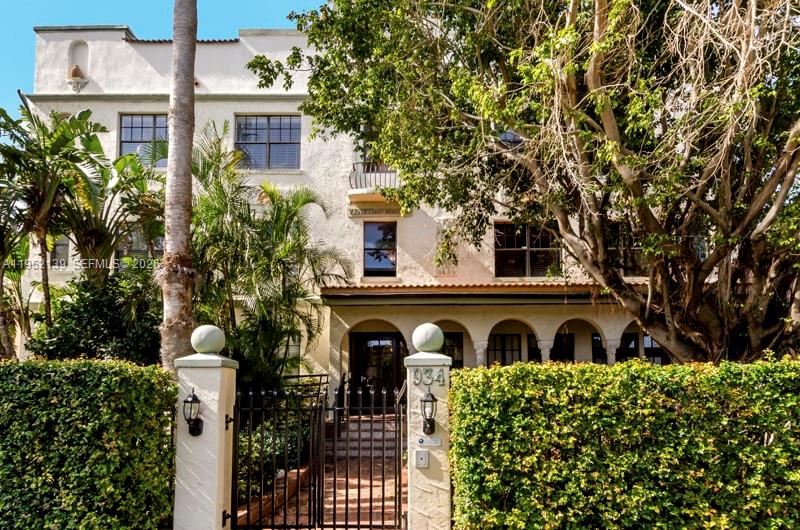 934 Michigan Ave #301