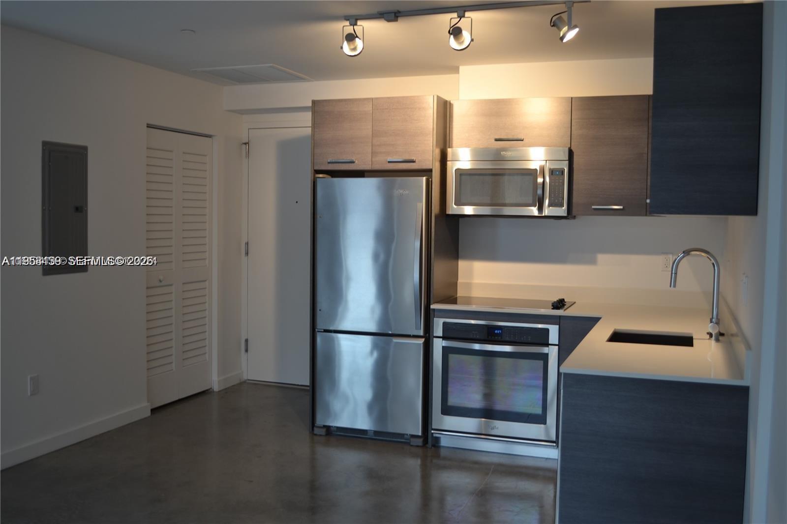 151 SE 1st St #1207 Miami, FL 33131