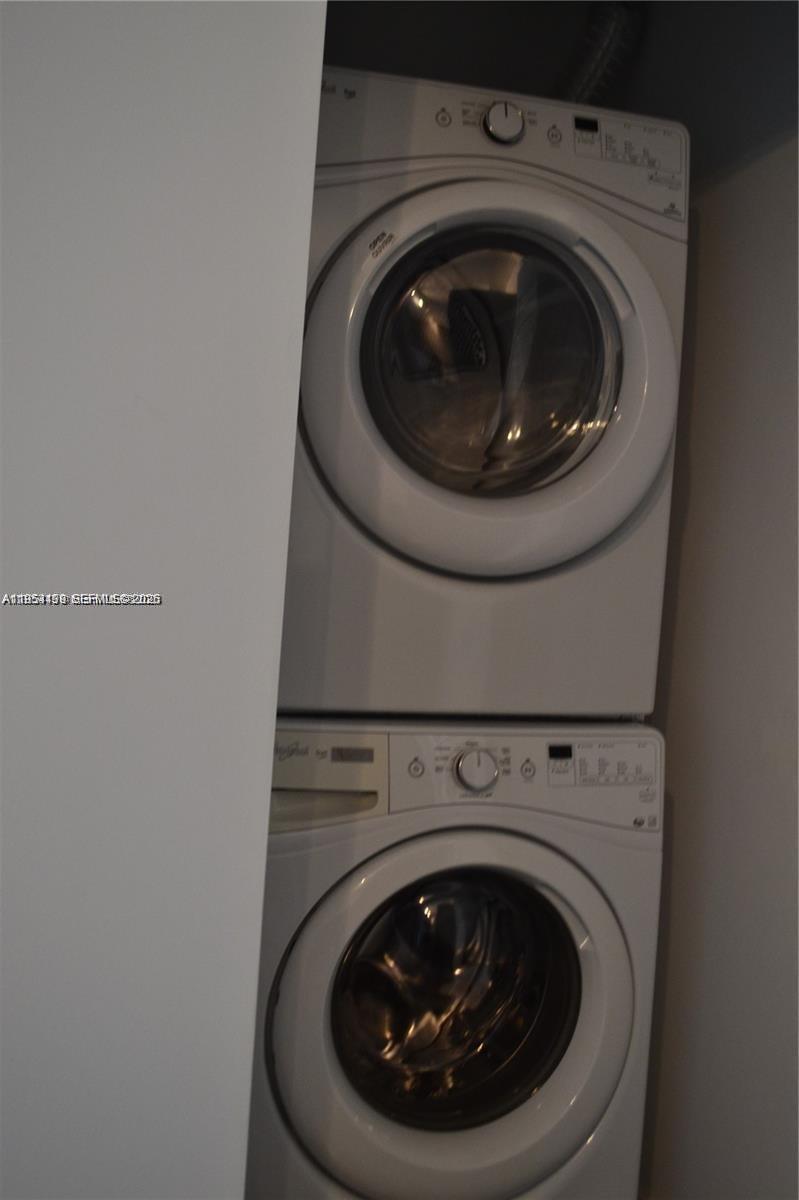 151 SE 1st St #1207 Miami, FL 33131