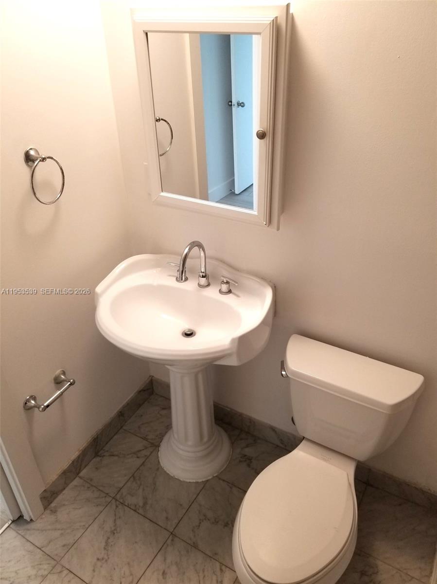 6580 Indian Crk Dr #201 Miami Beach, FL 33141