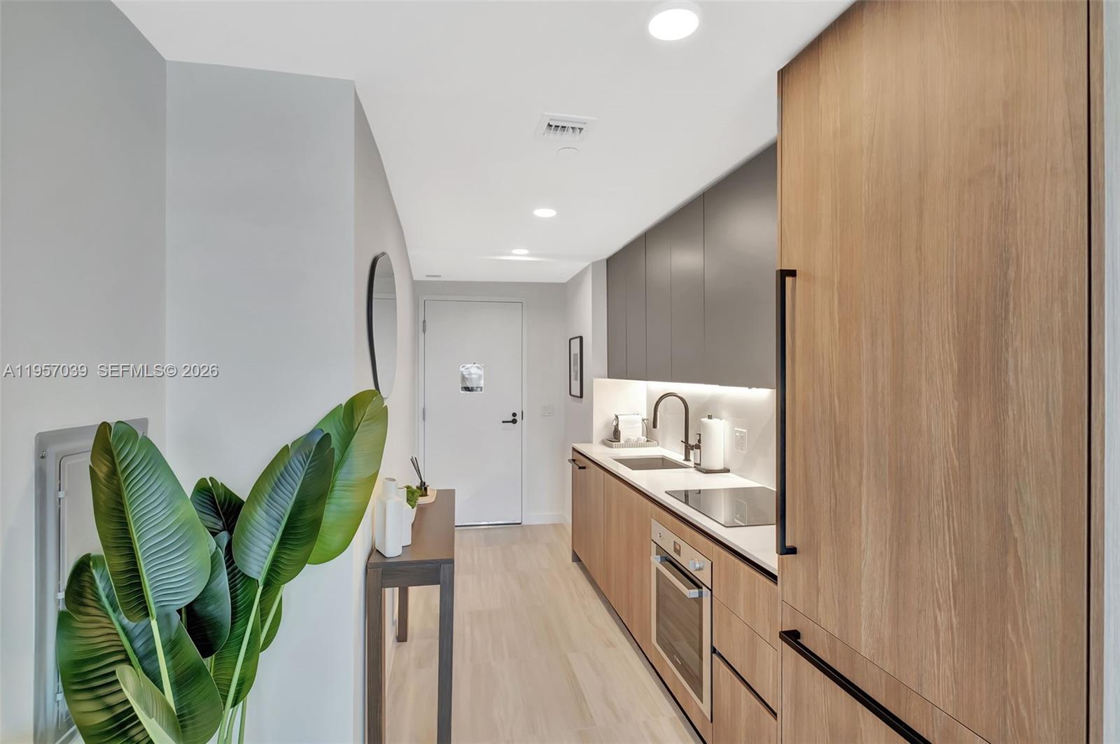 image 72 Park Condo7