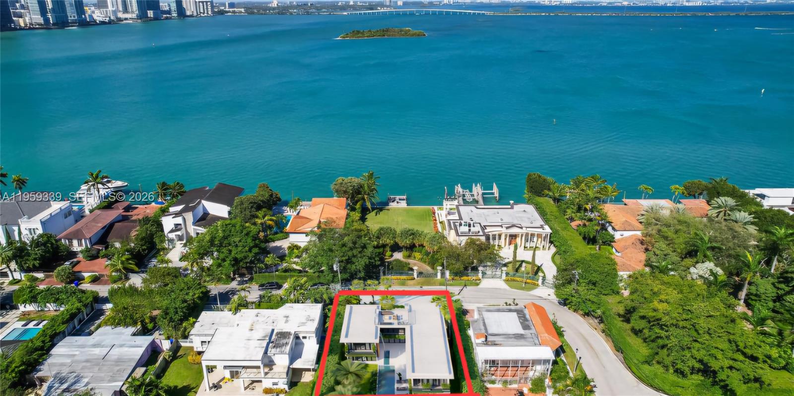 910 N Venetian Dr Miami, FL 33139