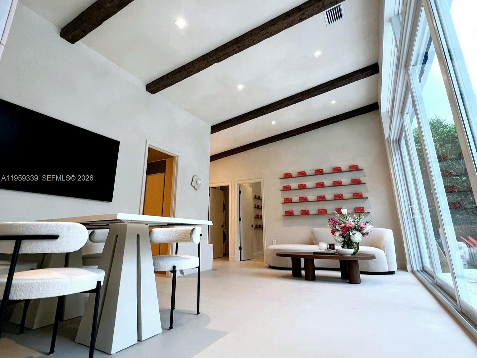 910 N Venetian Dr Miami, FL 33139