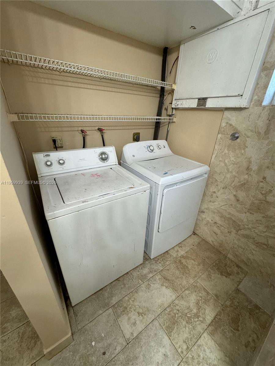 7930 NW 21st Ct Sunrise, FL 33322