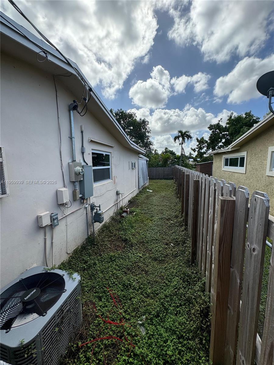 7930 NW 21st Ct Sunrise, FL 33322