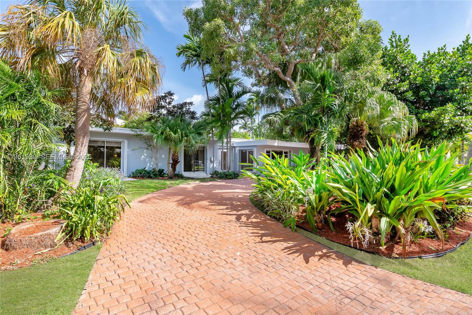 310 Harbor Ct Key Biscayne, FL 33149