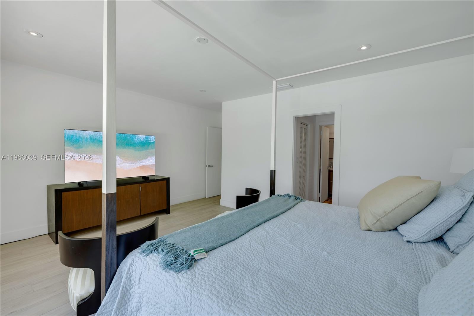 1405 Stillwater Dr Miami Beach, FL 33141