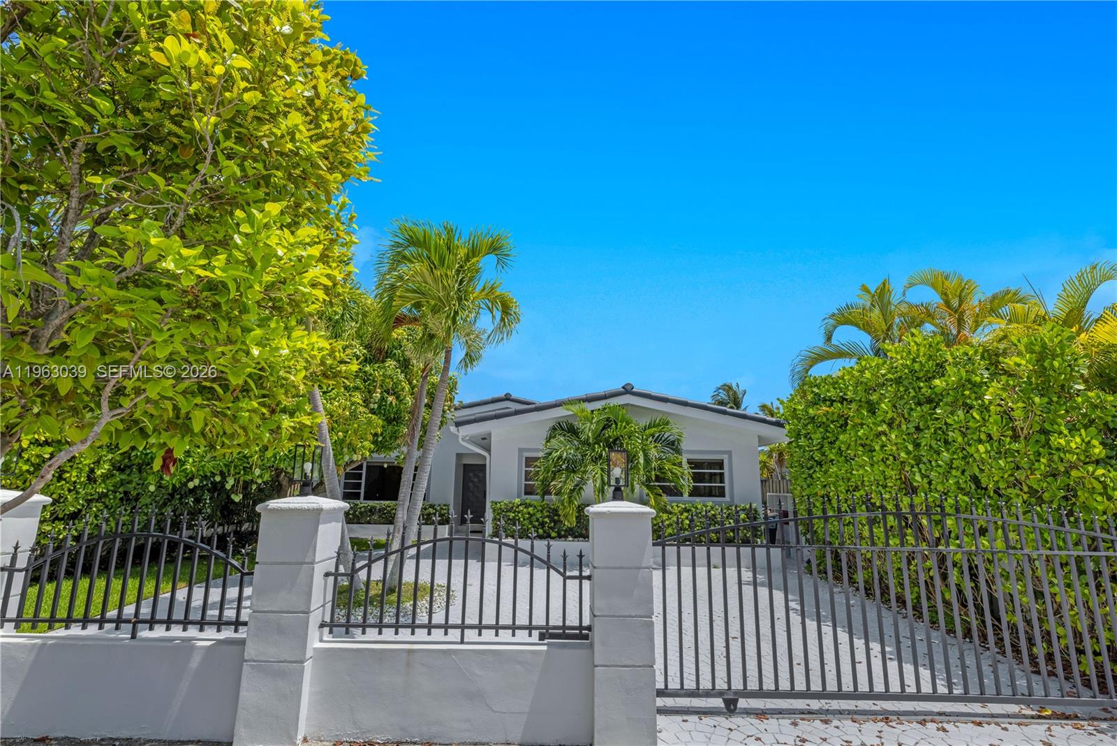 1405 Stillwater Dr Miami Beach, FL 33141