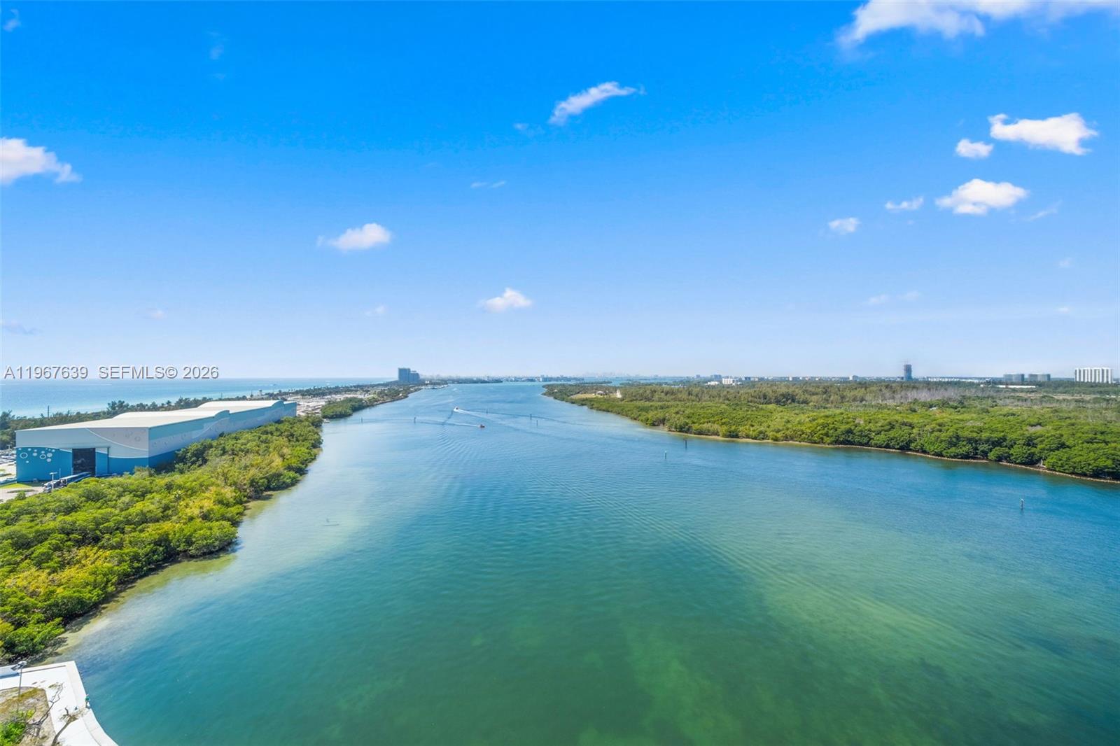 image Arlen House Condo14