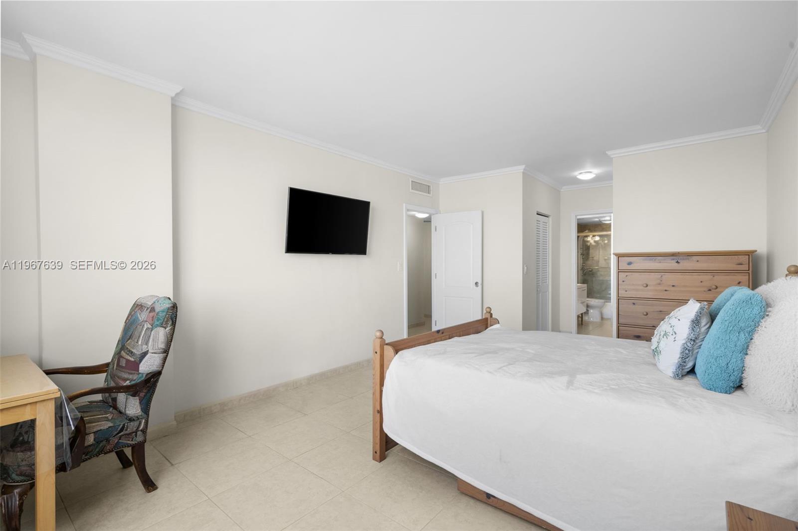 image Arlen House Condo22