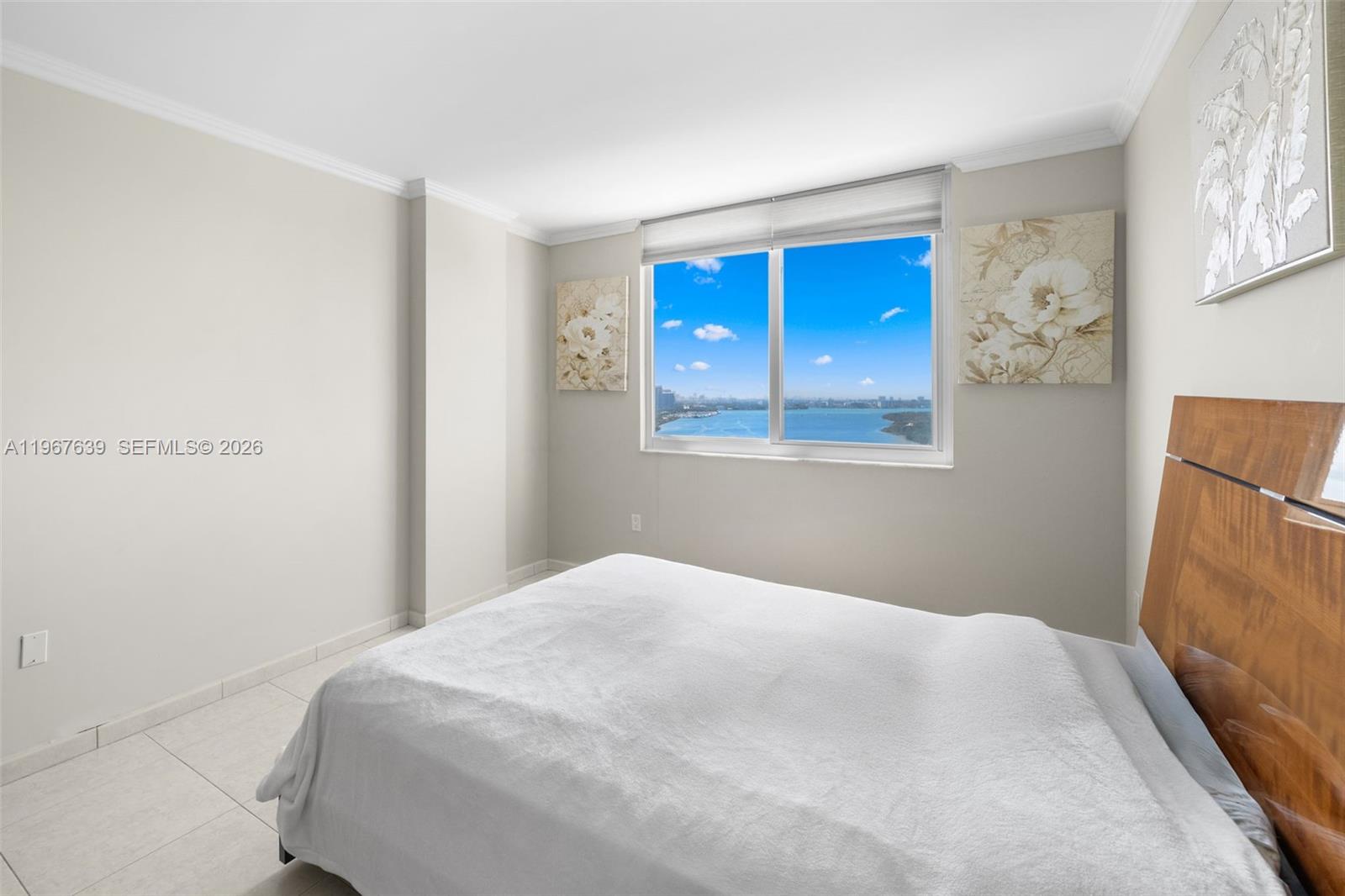 image Arlen House Condo26