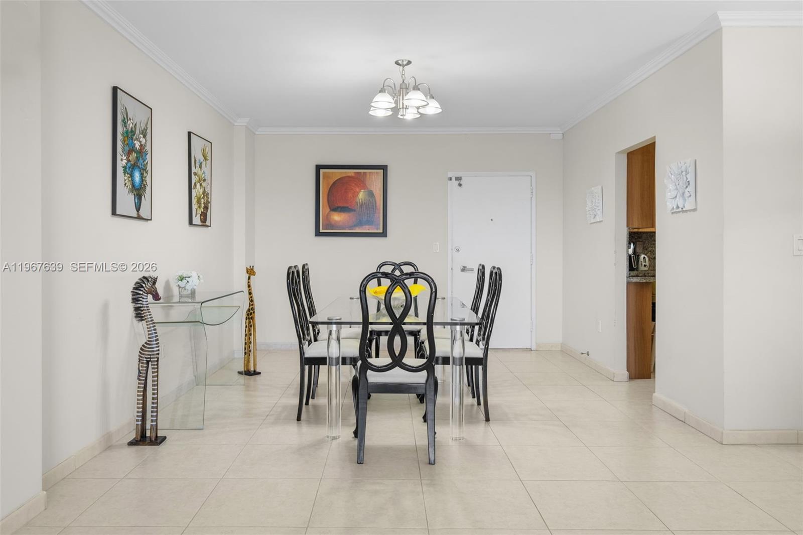 image Arlen House Condo4