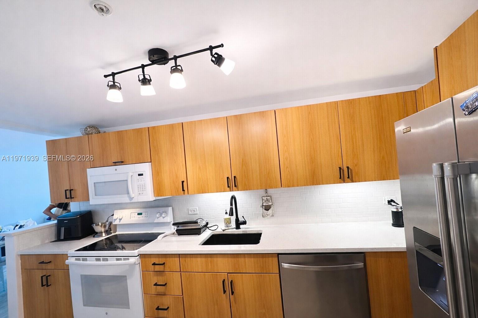 7501 E Treasure Dr #7L North Bay Village, FL 33141