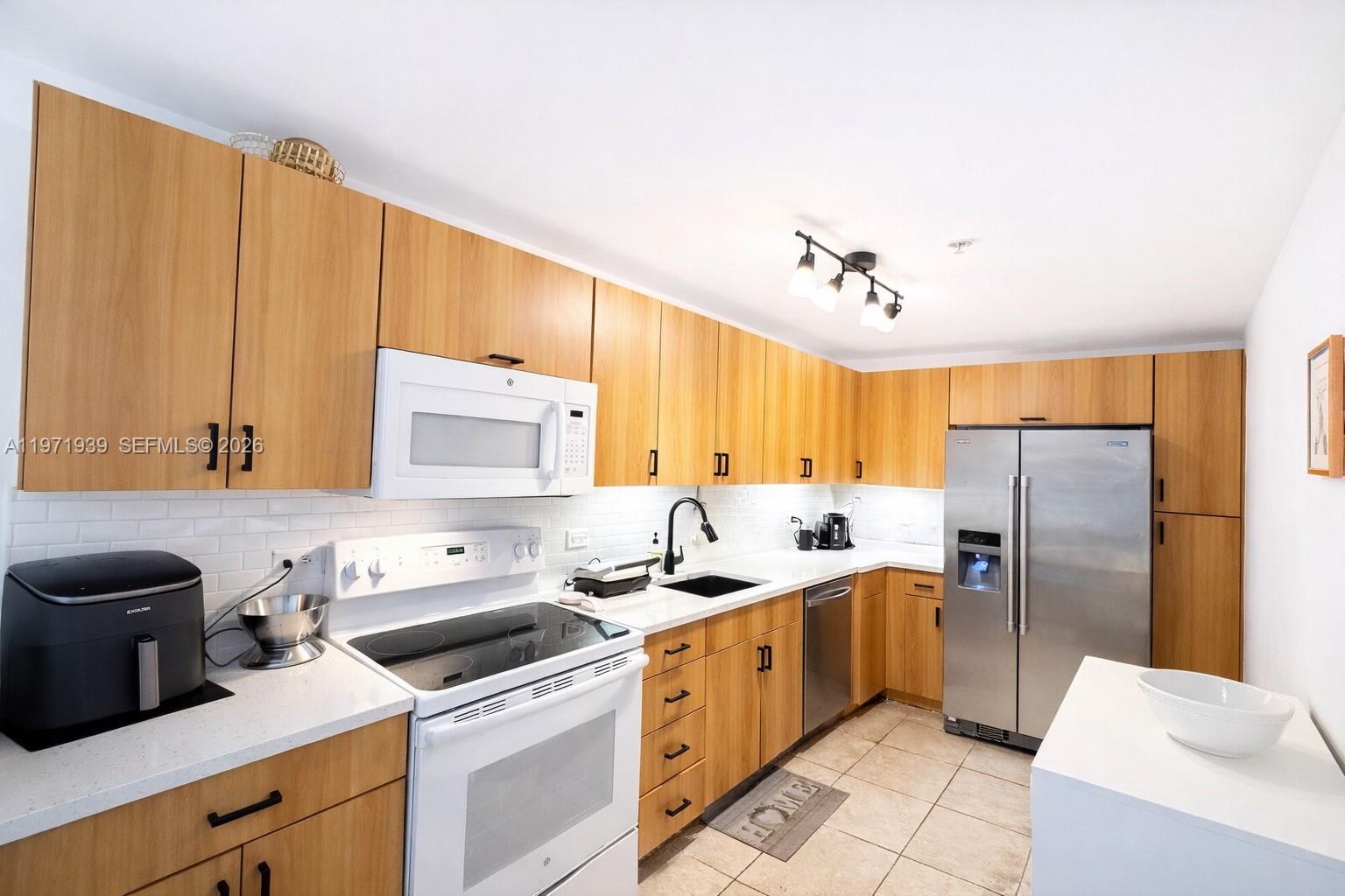 7501 E Treasure Dr #7L North Bay Village, FL 33141