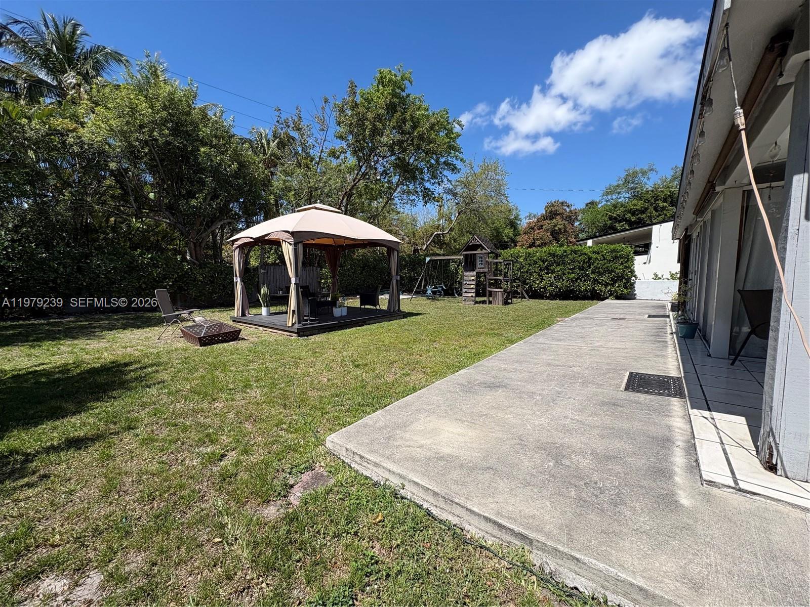 160 South Dr Miami Springs, FL 33166