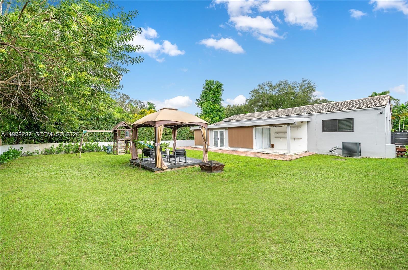 160 South Dr Miami Springs, FL 33166