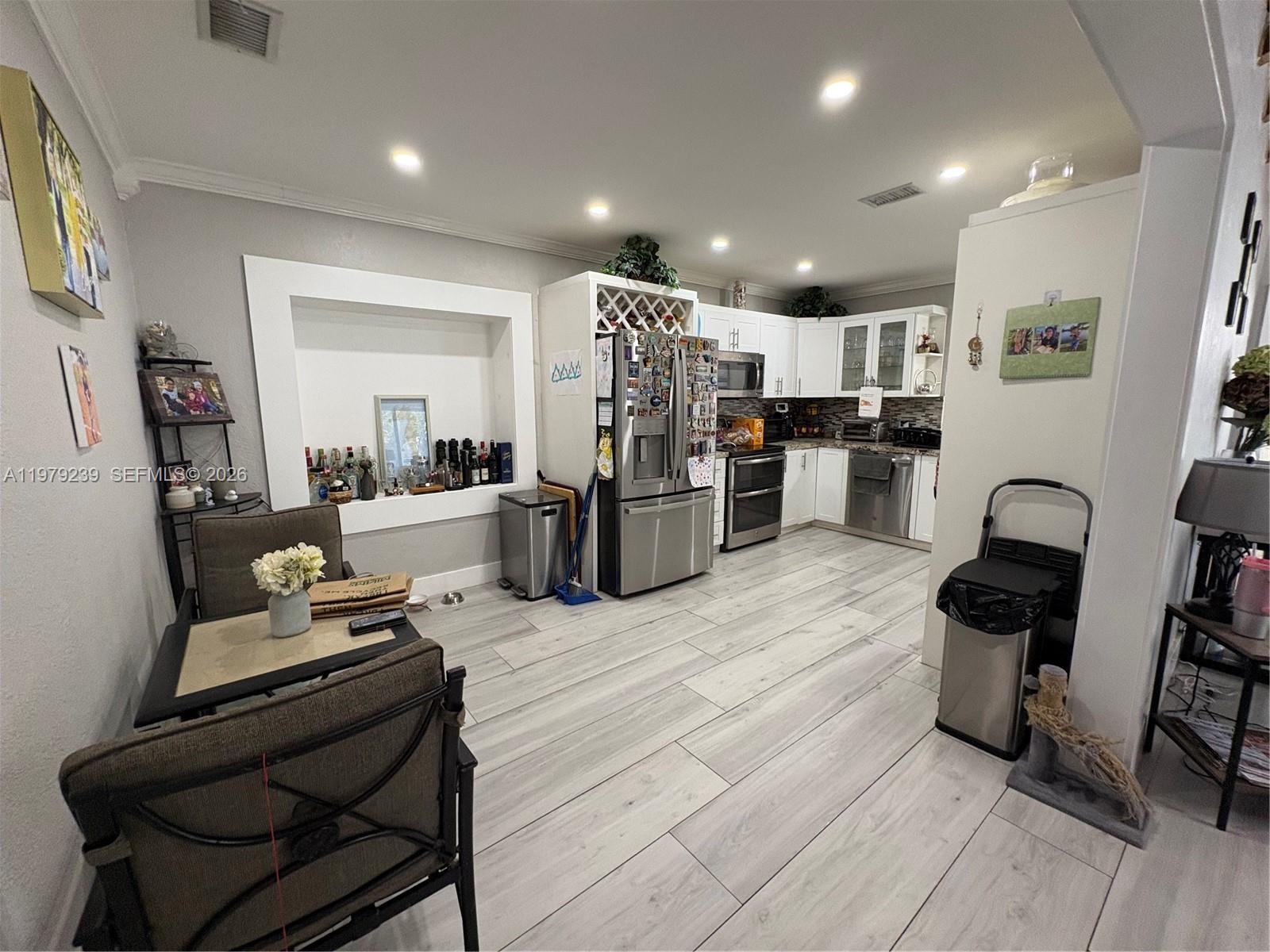 160 South Dr Miami Springs, FL 33166